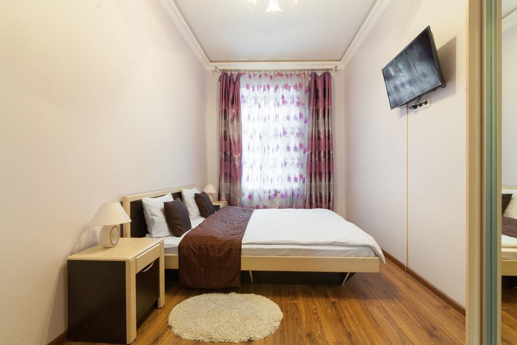 Near Opera Apartment Лвив Екстериор снимка
