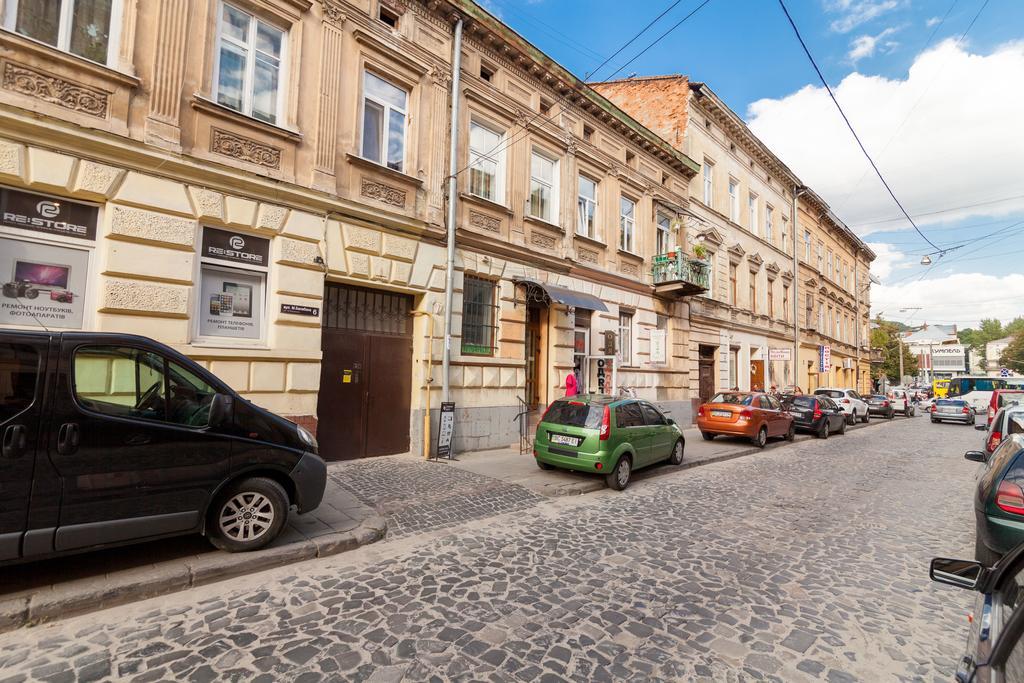 Near Opera Apartment Лвив Екстериор снимка